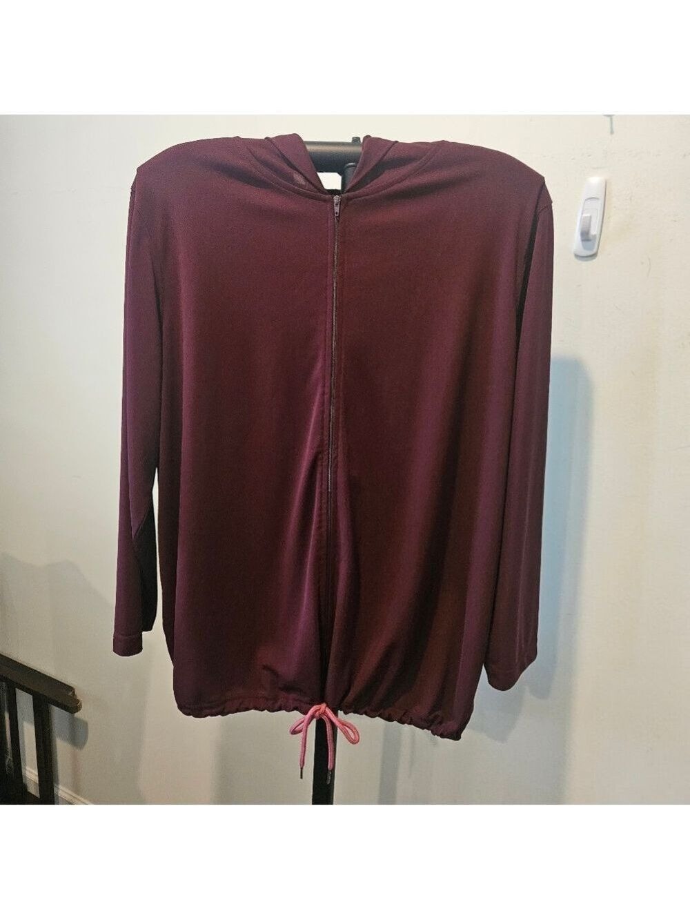 Avenue Women's Burgandy Zip-Up Long Sleeved Hoodie, Size 18/20